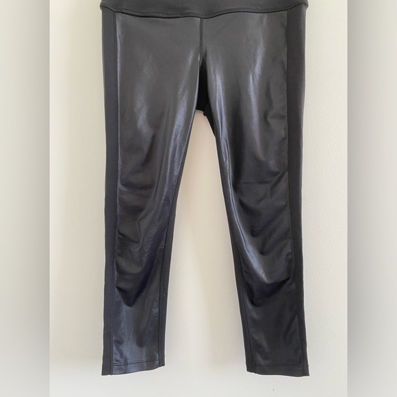 Splits59 Black Highlight Performance Cropped Capri Faux Leather Leggings Size M - Picture 7 of 12